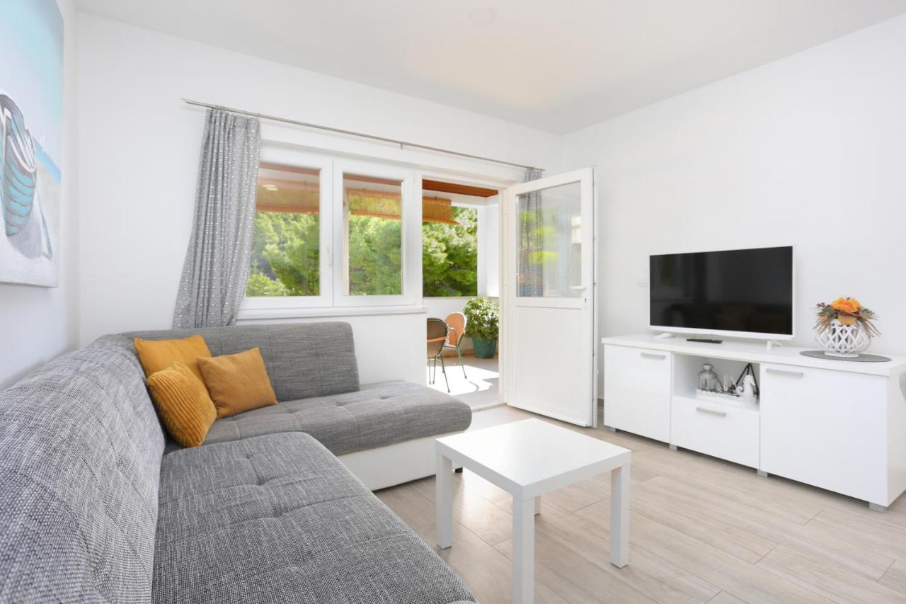Apartments By The Sea Brela, Makarska - 6688 Exterior foto