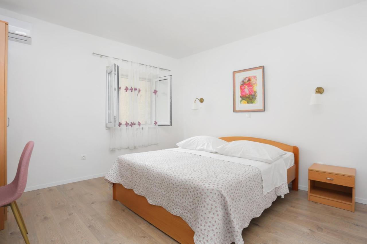 Apartments By The Sea Brela, Makarska - 6688 Exterior foto