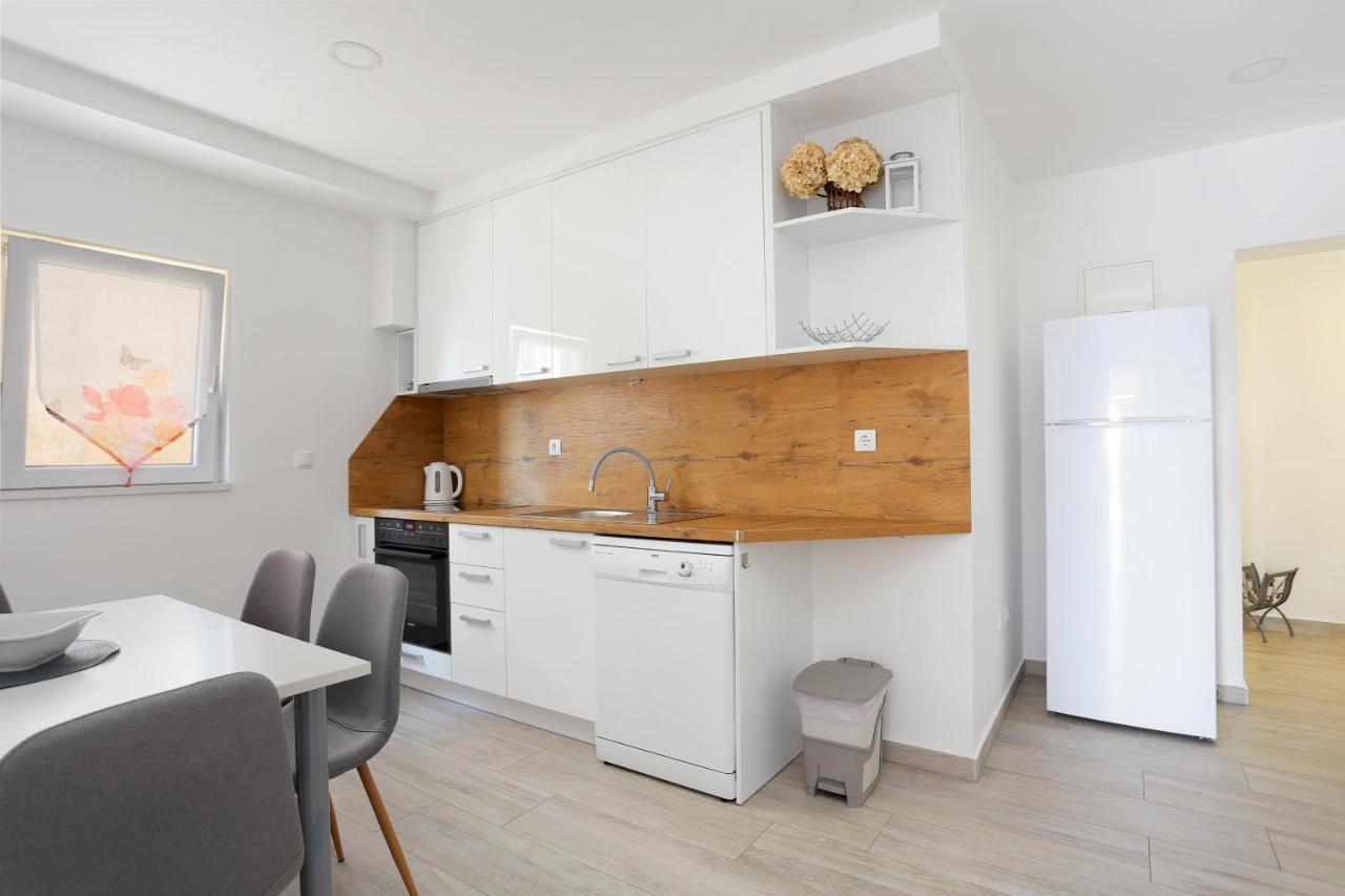Apartments By The Sea Brela, Makarska - 6688 Exterior foto