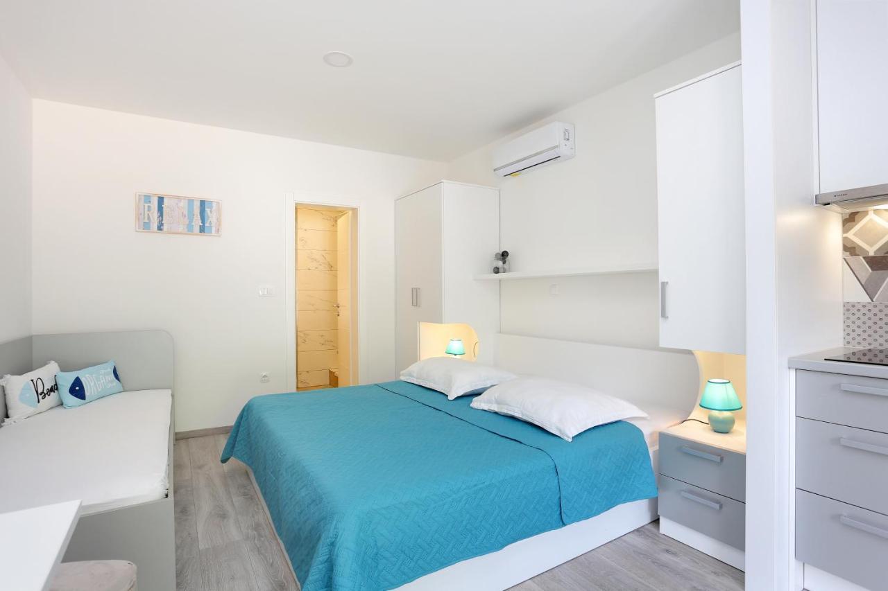 Apartments By The Sea Brela, Makarska - 6688 Exterior foto