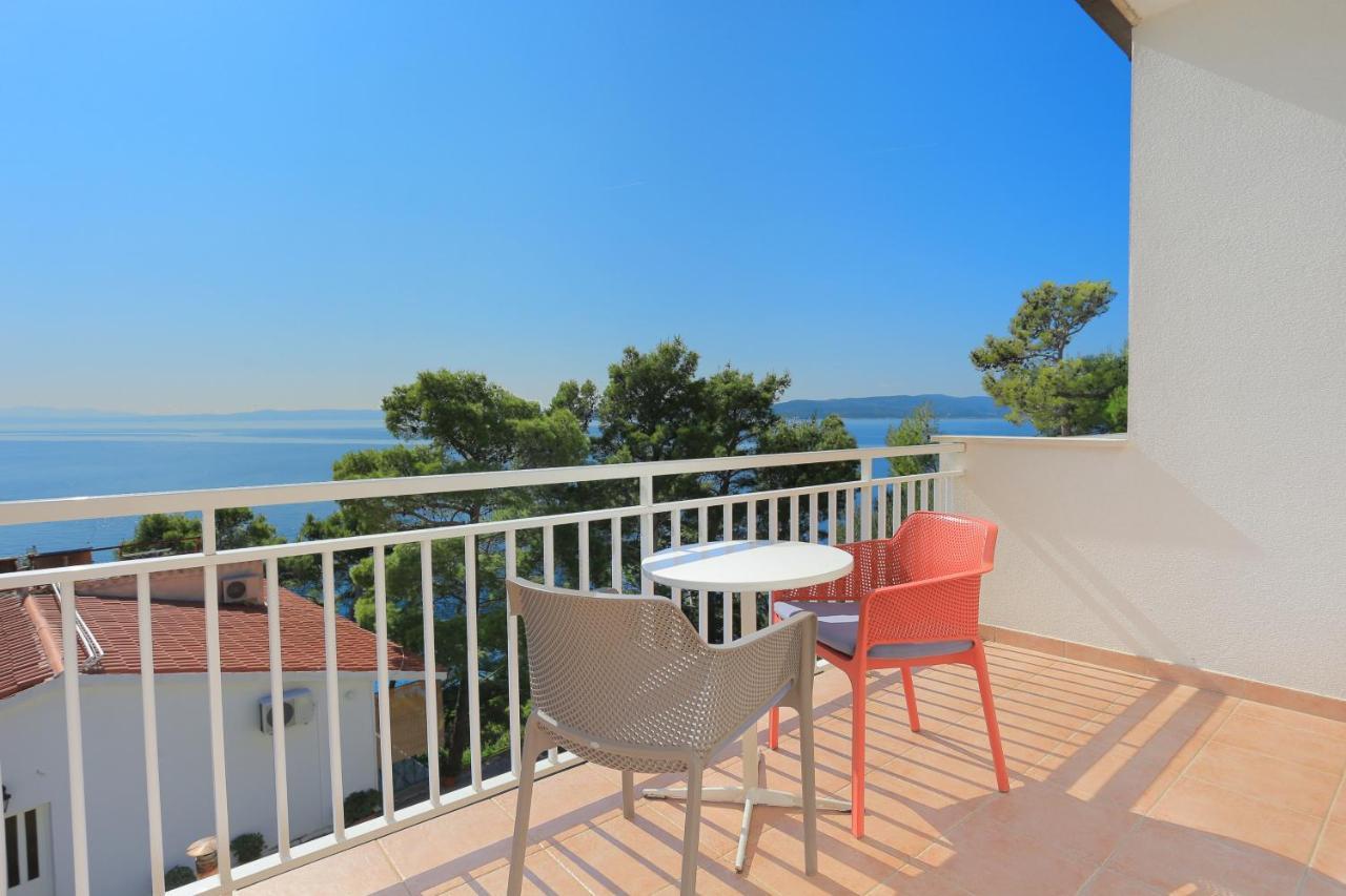Apartments By The Sea Brela, Makarska - 6688 Exterior foto