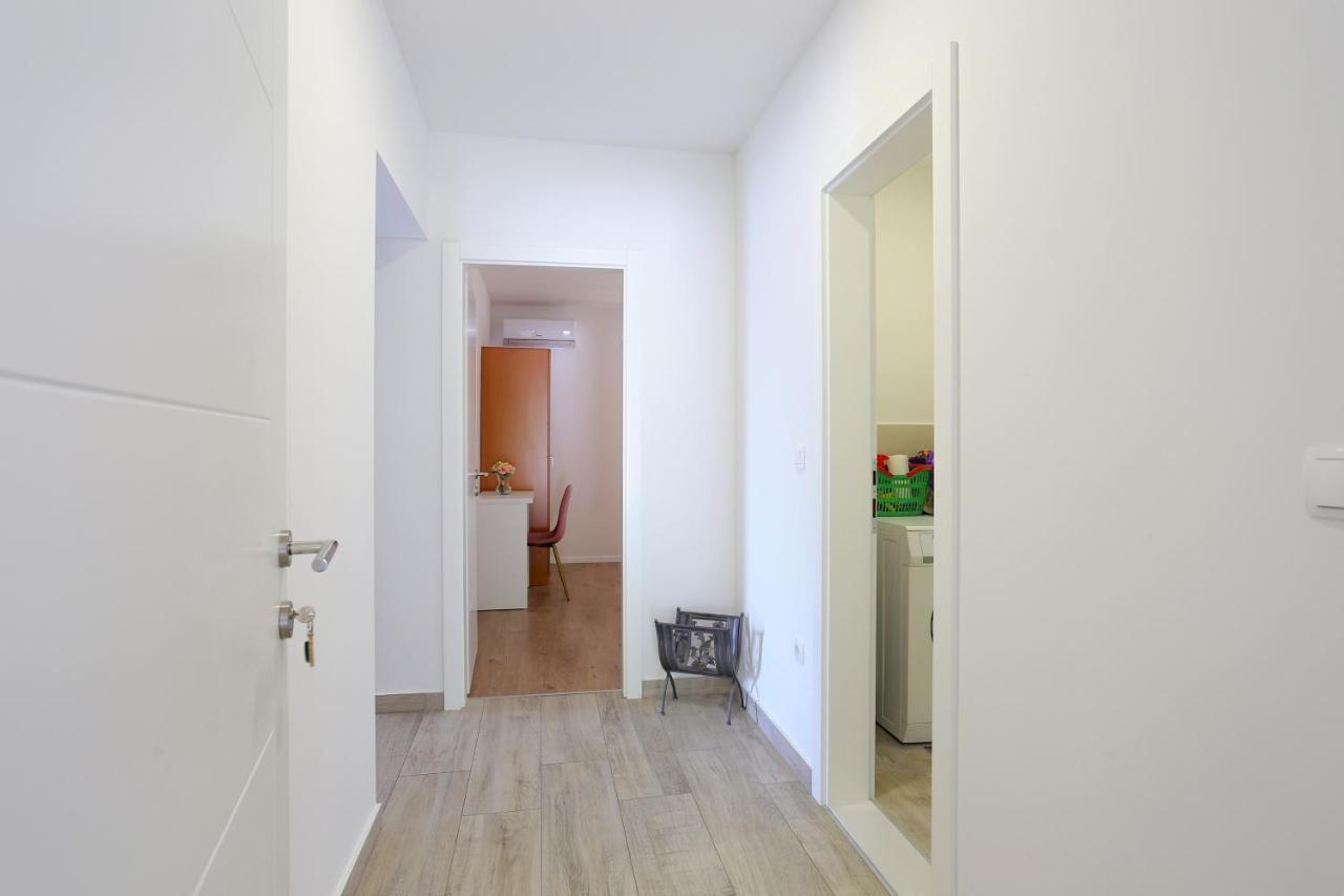 Apartments By The Sea Brela, Makarska - 6688 Exterior foto